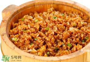 醬油炒飯?jiān)趺醋?？醬油炒飯生抽還是老抽