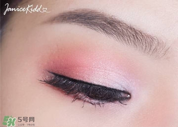 juvia's place眼影盤怎么用_juvia's place眼影盤教程圖解 juvia's place眼影盤怎么用_juvia's place眼影盤教程圖解