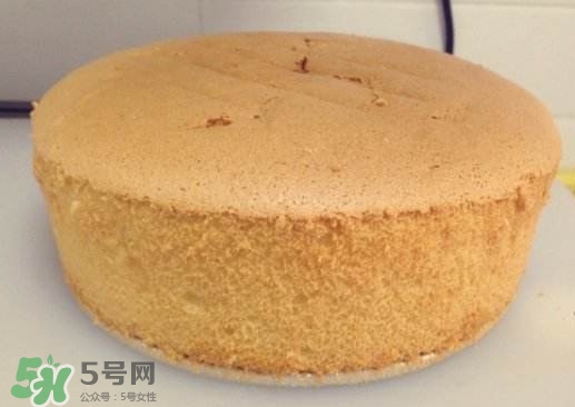 戚風(fēng)蛋糕怎么做才松軟？戚風(fēng)蛋糕怎么切開(kāi)