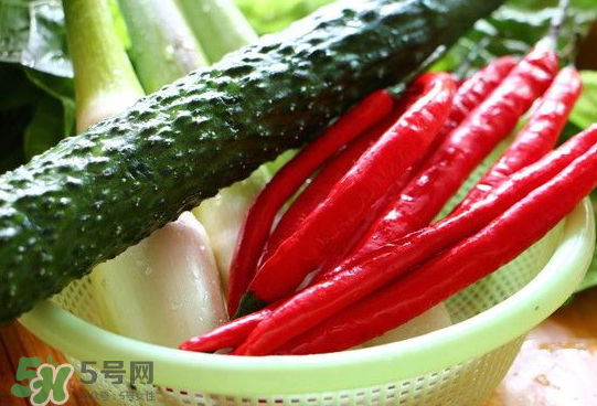 辣椒和黃瓜能一起吃嗎？黃瓜和辣椒一起吃好嗎？