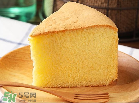 戚風(fēng)蛋糕怎么做才松軟？戚風(fēng)蛋糕怎么切開(kāi)