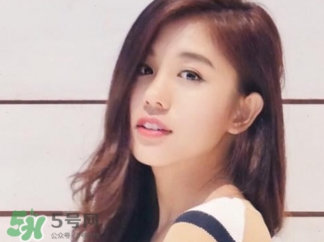 頭發(fā)干用什么護(hù)發(fā)素好_頭發(fā)干適合什么護(hù)發(fā)素 頭發(fā)干用什么護(hù)發(fā)素好_頭發(fā)干適合什么護(hù)發(fā)素