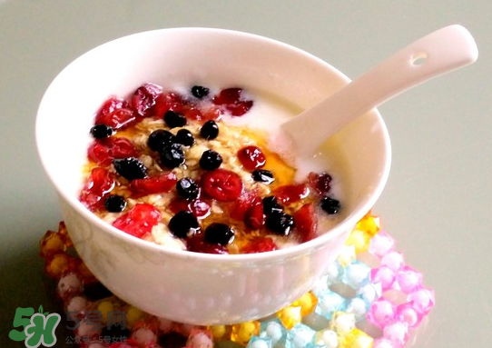 藍(lán)莓和蜂蜜能一起吃嗎？藍(lán)莓能和蜂蜜一起吃嗎？