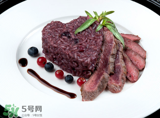 藍(lán)莓和牛肉能一起吃嗎？藍(lán)莓和牛肉會(huì)過(guò)敏嗎？