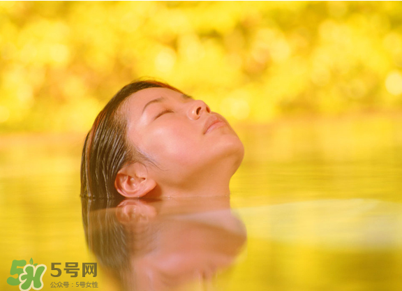 夏天可以泡溫泉嗎？冬天泡溫泉好還是夏天泡溫泉好？
