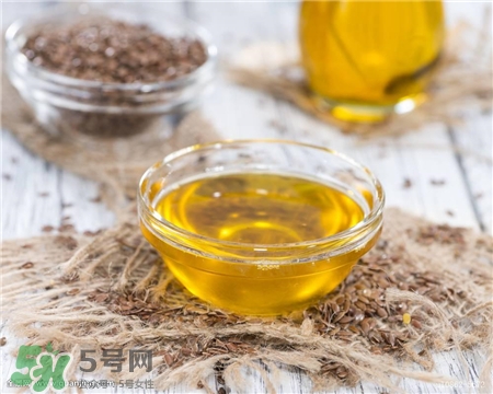 亞麻籽油的作用 亞麻籽油的功效 亞麻籽油的作用 亞麻籽油的功效