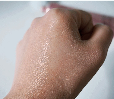 age20s粉底好還是赫拉氣墊好？