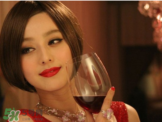 藍(lán)莓酒和葡萄酒哪個好？藍(lán)莓酒好還是葡萄酒好？