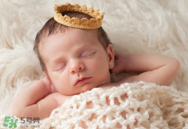 母乳喂養(yǎng)會胸下垂嗎？母乳喂養(yǎng)胸部下垂怎么辦？