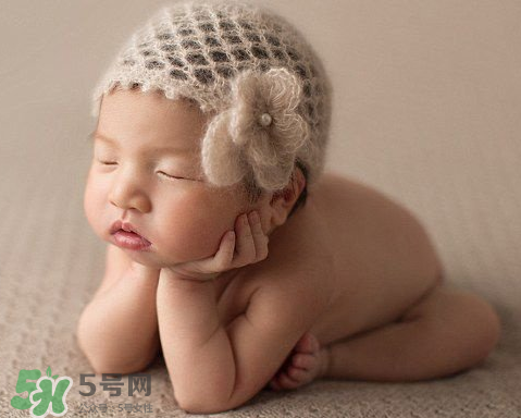 母乳喂養(yǎng)會胸下垂嗎？母乳喂養(yǎng)胸部下垂怎么辦？