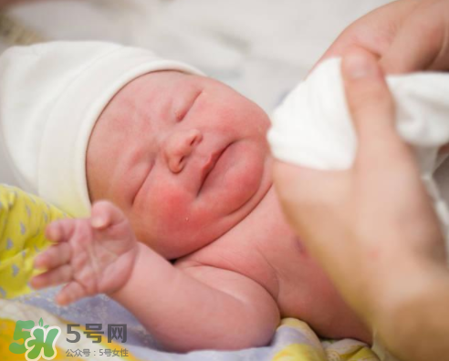 母乳喂養(yǎng)胸會變大嗎？母乳喂養(yǎng)后胸部的變化