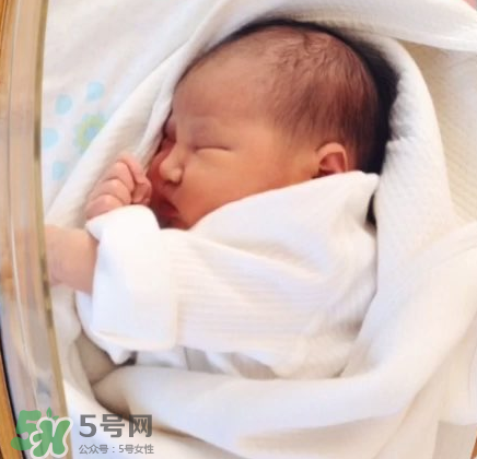 新生兒能用母乳洗臉嗎？新生兒能用母乳擦臉嗎？