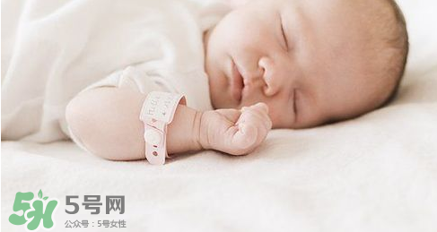 新生兒能用母乳洗臉嗎？新生兒能用母乳擦臉嗎？