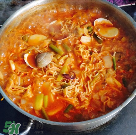 火雞面部隊鍋是什么？火雞面部隊鍋做法