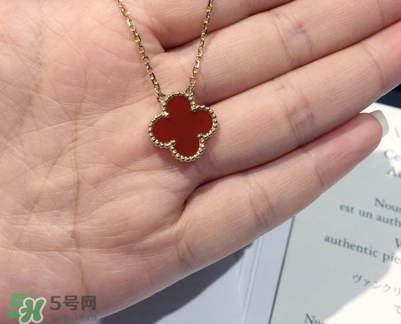 梵克雅寶四葉草項(xiàng)鏈?zhǔn)鞘裁床馁|(zhì)？四葉草項(xiàng)鏈材質(zhì)介紹