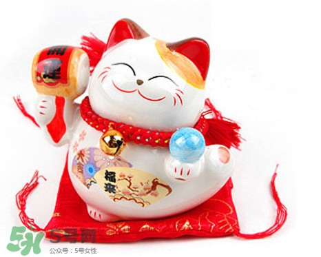 招財(cái)貓有什么講究？招財(cái)貓左手招什么右手招什么？