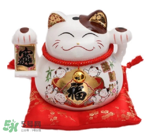 招財(cái)貓有什么講究？招財(cái)貓左手招什么右手招什么？