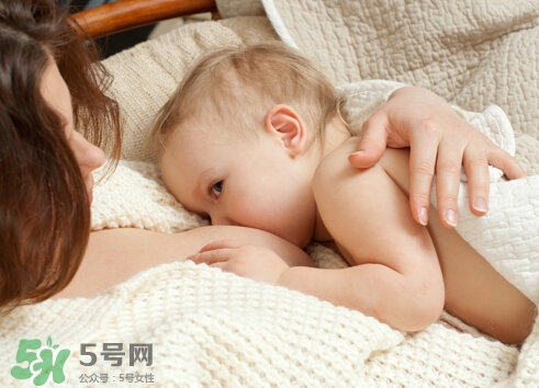母乳喂養(yǎng)會胸下垂嗎？母乳喂養(yǎng)胸部下垂怎么辦？