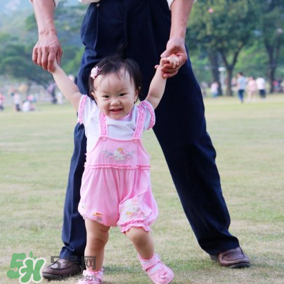 寶寶八字腳的原因 寶寶八字腳是怎么回事？