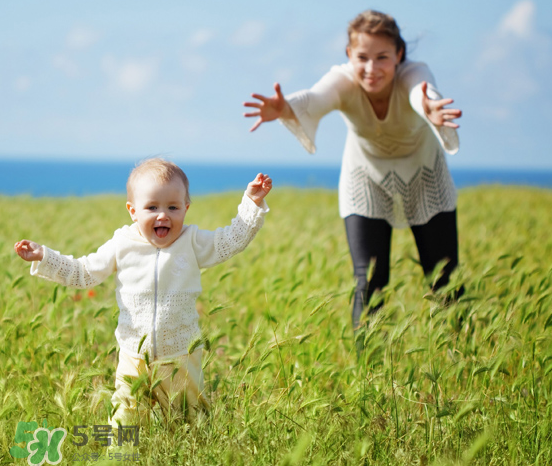 寶寶八字腳的原因 寶寶八字腳是怎么回事？
