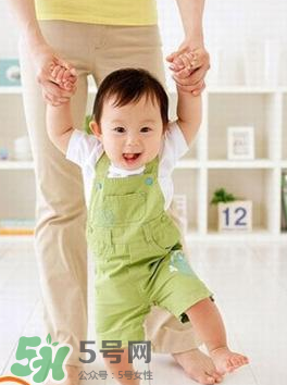 怎么糾正寶寶內(nèi)八字腳？寶寶八字腳幾歲前可以糾正？