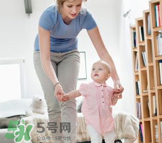 怎么糾正寶寶內(nèi)八字腳？寶寶八字腳幾歲前可以糾正？