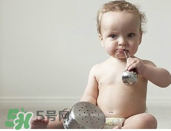 寶寶發(fā)燒可以擦清涼油嗎？寶寶發(fā)燒擦清涼油有副作用嗎？