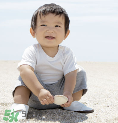 寶寶發(fā)燒可以擦清涼油嗎？寶寶發(fā)燒擦清涼油有副作用嗎？