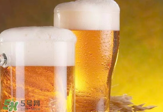 啤酒打開了隔夜還能喝嗎？喝隔夜的啤酒有什么危害？