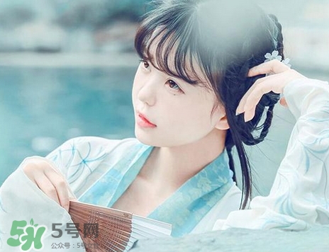 女生說(shuō)下雨了怎么回復(fù)?女生說(shuō)下雨了什么意思? 女生說(shuō)下雨了怎么回復(fù)?女生說(shuō)下雨了什么意思?