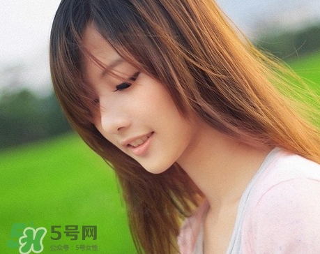 女生說(shuō)下雨了怎么回復(fù)?女生說(shuō)下雨了什么意思? 女生說(shuō)下雨了怎么回復(fù)?女生說(shuō)下雨了什么意思?