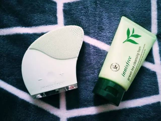 悅詩風(fēng)吟洗臉儀好用嗎？悅詩風(fēng)吟洗臉儀和luna潔面儀對比