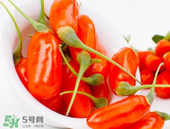 枸杞鮮果能吃嗎？鮮枸杞好還是干枸杞好