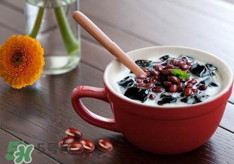 龜苓膏為什么是苦的？龜苓膏苦的可以吃嗎？