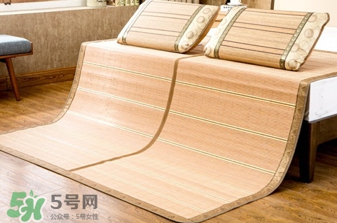 夏天擦涼席用熱水還是用冷水？涼席來年用時注意什么
