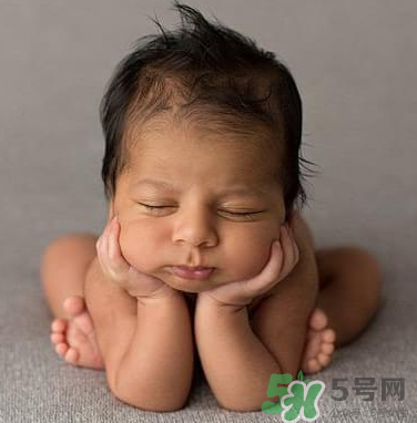 新生兒臍帶發(fā)炎可以用菜油擦嗎？臍帶能不能用菜油擦？