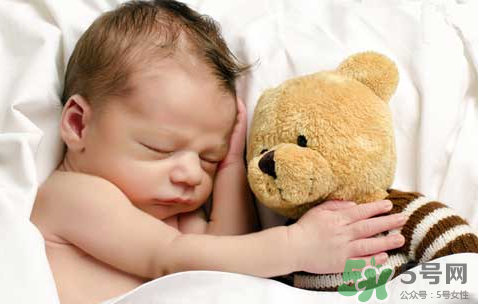 新生兒吃母乳一次吃多久？新生兒吃母乳一次十分鐘正常嗎？