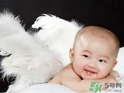 新生兒吃母乳拉稀是怎么回事？新生兒吃母乳拉稀怎么辦？