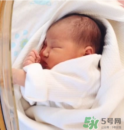 新生兒吃母乳會撐到嗎？新生兒吃母乳會吃撐嗎？