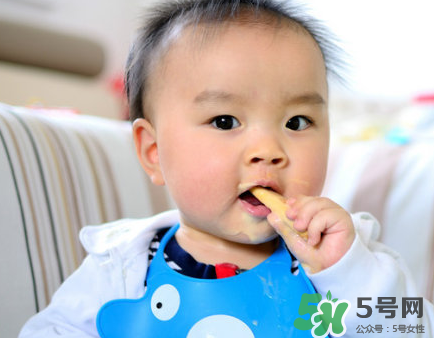 磨牙餅干幾個月寶寶能吃？磨牙餅干幾個月吃？