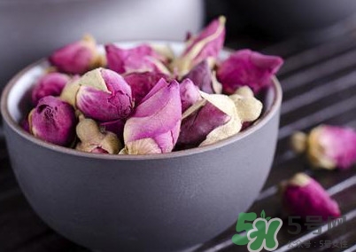 黑枸杞和玫瑰花可以一起泡水喝嗎？玫瑰花黑枸杞泡著喝有什么功效