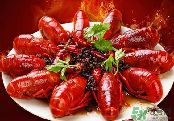 麻辣小龍蝦的頭能吃嗎？如何吃麻辣小龍蝦的頭？