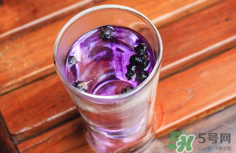黑枸杞什么時候喝最好？黑枸杞什么水泡最好