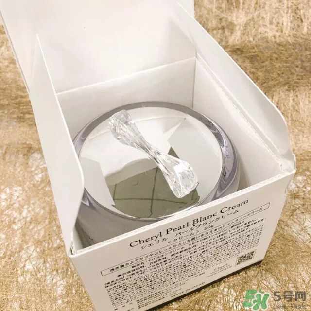 cheryl阿古屋珍珠粉素顏霜和蒂佳婷v7素顏霜對(duì)比 cheryl阿古屋珍珠粉素顏霜和蒂佳婷v7素顏霜對(duì)比