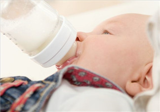 新生兒一月吃幾罐奶粉？新生兒一月吃幾桶奶粉呢？