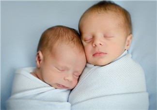 新生兒吃母乳需要喝水嗎？新生兒需不需要要喝水？