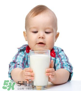 兒童能喝老年人奶粉嗎？老年人奶粉小孩能不能喝？