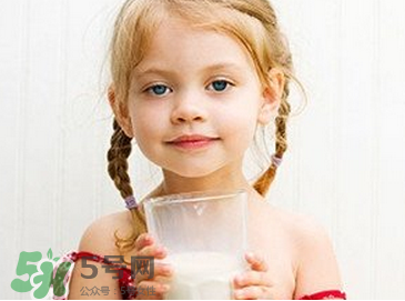 兒童能喝老年人奶粉嗎？老年人奶粉小孩能不能喝？