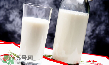 嬰兒奶粉老人能喝嗎？老人能不能喝嬰兒奶粉？