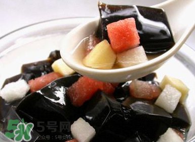 龜苓膏是烏龜做的嗎？龜苓膏是什么做的？